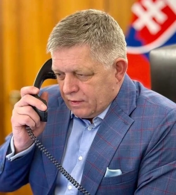 Зеленский пригласил Фицо с визитом в Киев