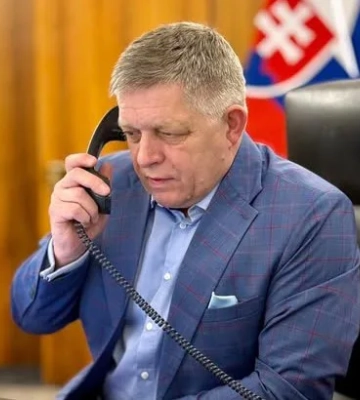 Фіцо після розмови із Зеленським заявив, що мирна угода з рф неможлива без згоди України