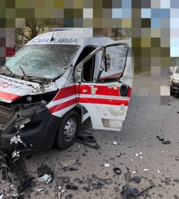 Росіяни атакували у Херсоні службове авто підприємства: загинула людина, четверо поранені