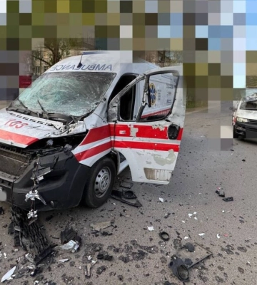 Росіяни атакували у Херсоні службове авто підприємства: загинула людина, четверо поранені