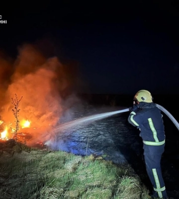 На Волині горіло: з господарської споруди полум'я перекинулося на хату