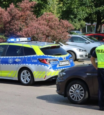 У Польщі чоловік цькував в автобусі українських дітей, його затримали