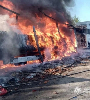 Ворог на Дніпропетровщині вдарив по транспорту, поранено дитину