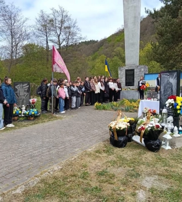 На Закарпатті відкрили меморіал Герою, який загинув під Бахмутом