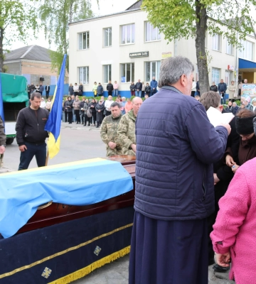 У місті на Волині попрощалися з Героєм Олександром Каленюком