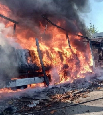 Ворог на Дніпропетровщині вдарив по транспорту, поранено дитину