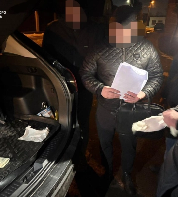 Просив 2000 доларів за дозвіл: за хабарництво судили в.о. начальника Держпродспоживслужби Волині