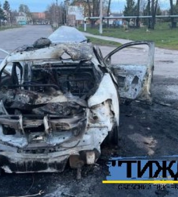 У Білопіллі російський дрон атакував авто поліцейських: двоє правоохоронція тяжко пораненя