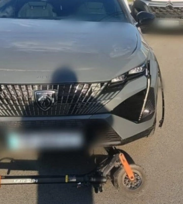 В Киевской области водитель Peugeot сбил детей на электросамокате – видео