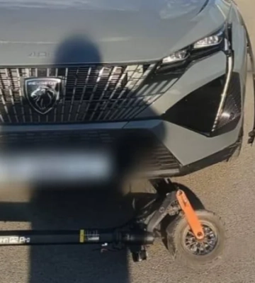 В Киевской области водитель Peugeot сбил электросамокат с двумя детьми на перекрестке: 10-летний мальчик погиб