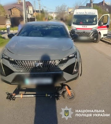 На Київщині легковик збив електросамокат, загинув 10-річний хлопчик