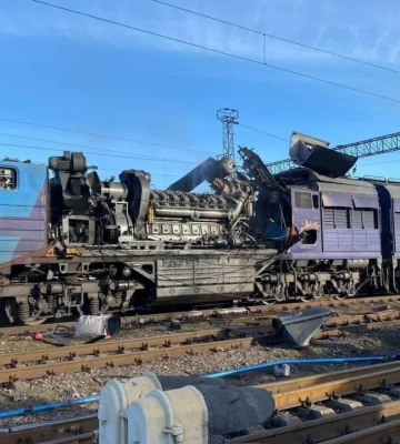 Россия нанесла удар по железной дороге в трёх областях: уничтожен вагон, повреждён электровоз