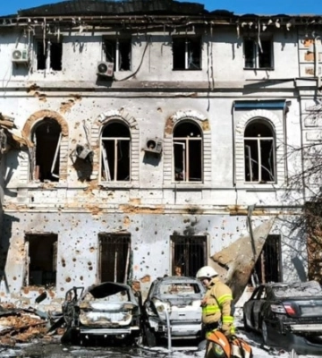 Сили РФ вдарили «Шахедом» по центру Чернігова, пошкоджена адмінбудівля – влада