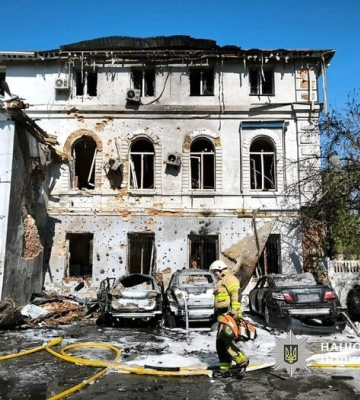 Рашисти вдарили дроном по центру Чернігова 