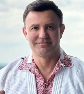 Дело об избиении бойца «Kraken»: народного депутата Тищенко принудительно доставят в суд из-за систематических неявок