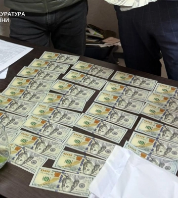 Посадовця Луцької міськради підозрюють у $30 тис. хабаря за документи для видобутку надр