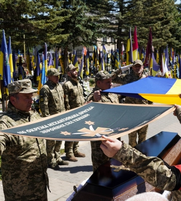 В Ужгороді попрощалися із полеглим Героєм Олексієм Рожковим, який понад два роки був безвісти зниклим (ФОТО)