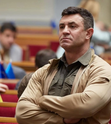 Дело об избиении бойца «Kraken»: народного депутата Тищенко принудительно доставят в суд из-за систематических неявок