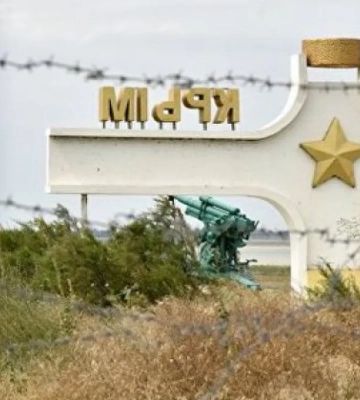 OSINT-аналитики разглядели дыры в крымской обороне: спутниковые ФОТО последствий ударов по аэродрому Гвардейское