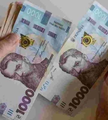 Суд позбавив пенсії жінку та змусив повертати державі всі виплати