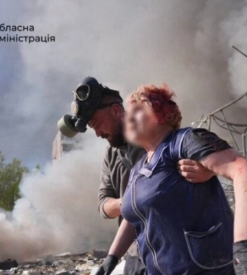російська атака по середмістю Запоріжжя забрала життя 12 мирних жителів
