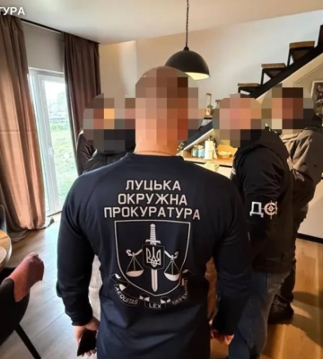 Взятка за документы на недра: суд отправил луцкого чиновника под домашний арест