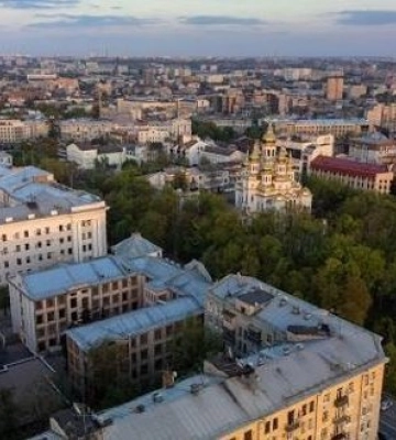 Російські дрони атакували чотири райони Харкова: двоє поранених, виникло займання
