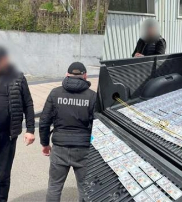 Выезд в Молдову за границу за 23 000 долларов: в Киеве организаторам схемы вручили подозрение