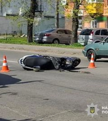 У Полтаві на перехресті Панянки і Зеленого Острова легковик зіткнувся з мотоциклом