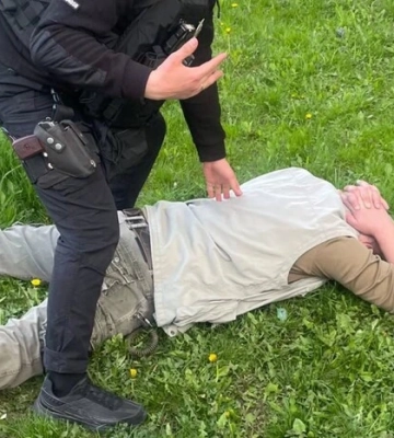 У столичному парку затримано чоловіка з бойовою гранатою