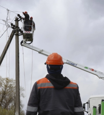Через ворожі обстріли є нові знеструмлення у трьох областях - Укренерго