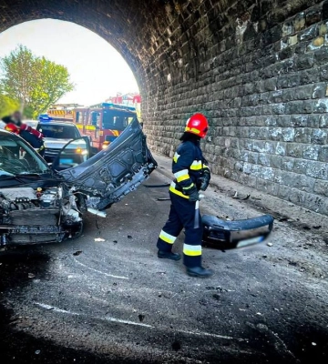 У Львові водій легковика не впорався з керуванням та врізався в стіну