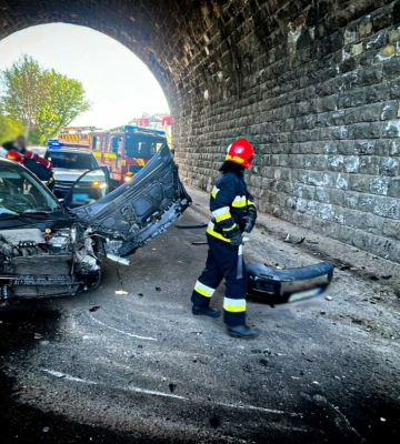 У Львові водій легковика не впорався з керуванням та врізався в стіну