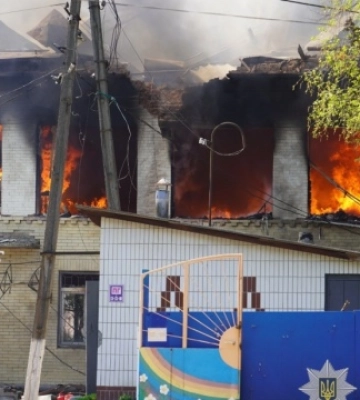 У Сумах через удар РФ по дитсадку постраждали дві жінки