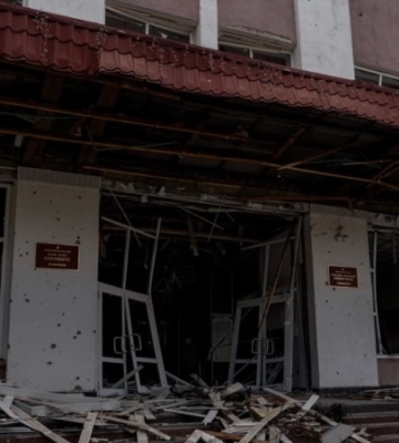 У Сумах через удар РФ по дитячому садку загинула жінка, відомо про двох поранених – ОВА