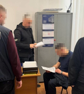 На Львівщині митник пропустив контрабанду майже на сім мільйонів гривень