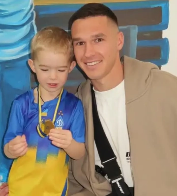 Маленький чемпіон. Дружина гравця Динамо похвалилася досягненням сина-футболіста