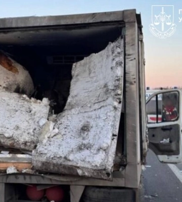 Росіяни вдарили по вантажівці на Харківщині: двоє постраждалих