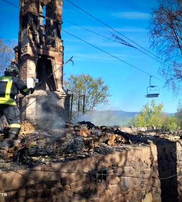 Вогнеборці ліквідували пожежу на території гірськолижного курорту на горі Красія