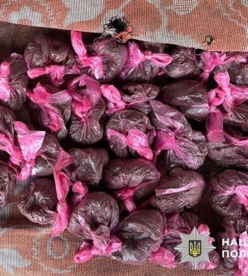 На Буковині поліцейські викрили 45-річного чоловіка у збуті наркотиків у великих розмірах