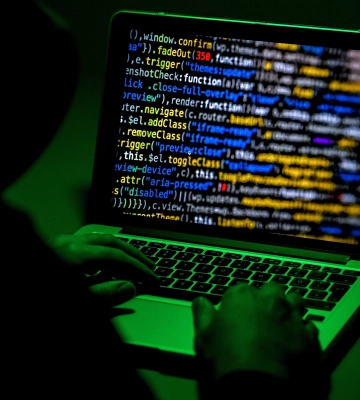 Bloomberg: Хакер РФ признал вину в кибератаках на энергетическую инфраструктуру США и Украины