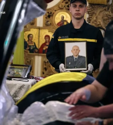 У Полтаві попрощалися із рятувальниками, які загинули внаслідок обстрілу 5 травня