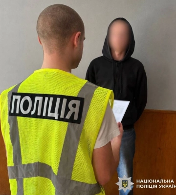 Ганяв по Харкову із підробленим посвідченням – молодику «світить» до 5 років