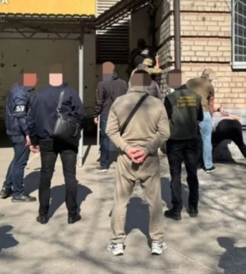 Торговля совестью: в Днепре спецназ повязал сотрудника военкомата. ВИДЕО
