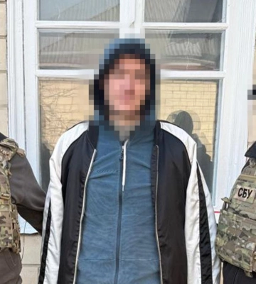 Російського агента, який організовував підпали військових авто у столиці, викрила СБУ