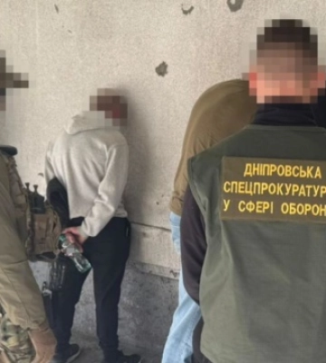 Вимагав у ветерана хабар за зняття з обліку: у Дніпрі затримали працівника ТЦК