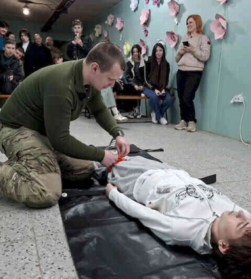 Слобожанські «Скіфи» навчають школярів Харкова тактичній медицині