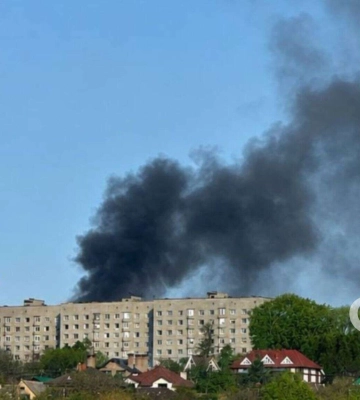 Зранку у Дніпрі пролунав вибух: над містом підіймається стовп диму (Відео)