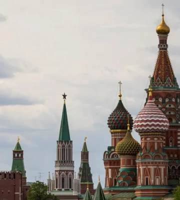 «Ядерного удара не будет». Политолог Денисенко проанализировал призыв россиян к эвакуации посольств и новые угрозы Киеву