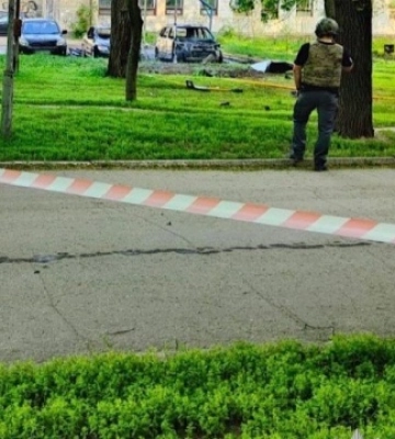У Дніпрі вибухнула припаркована автівка, постраждали двоє чоловіків